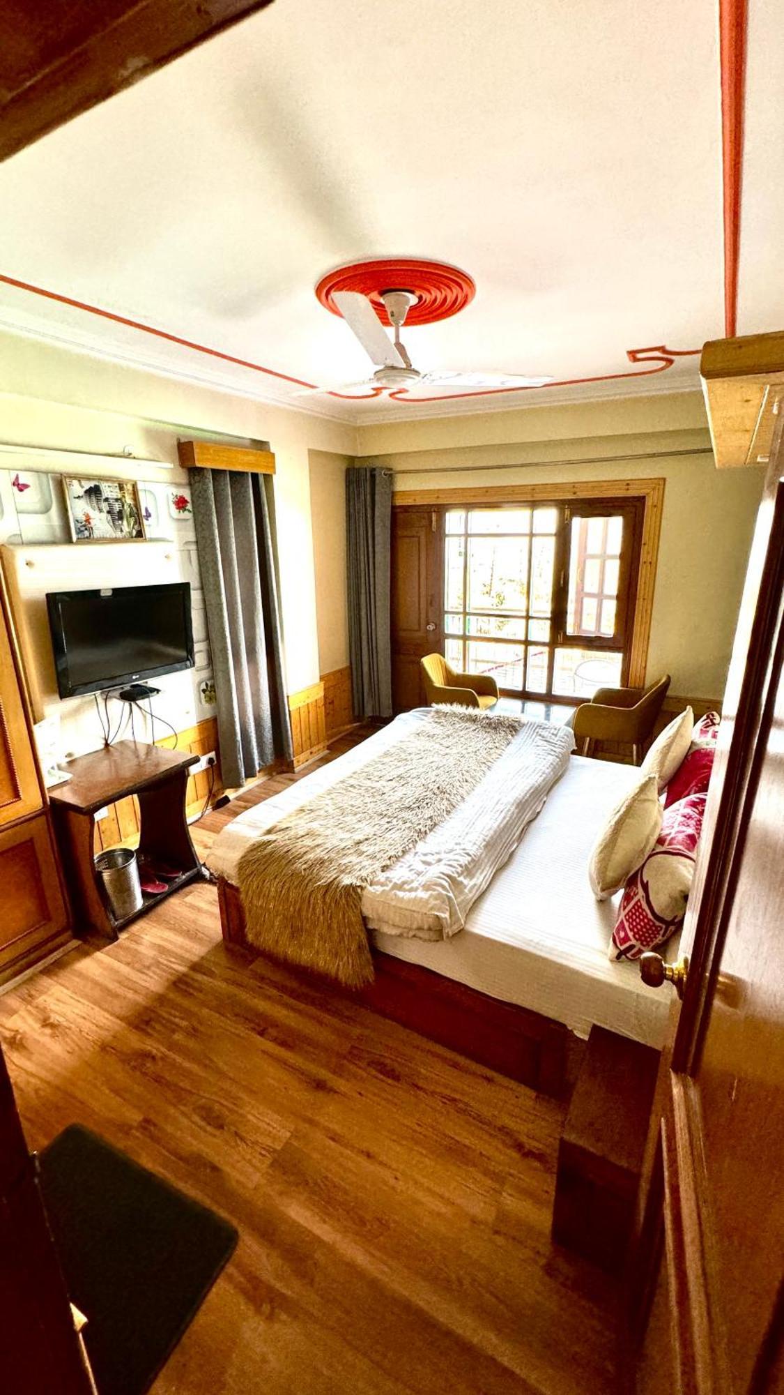 Hotel Apple Regency Simlá Kültér fotó