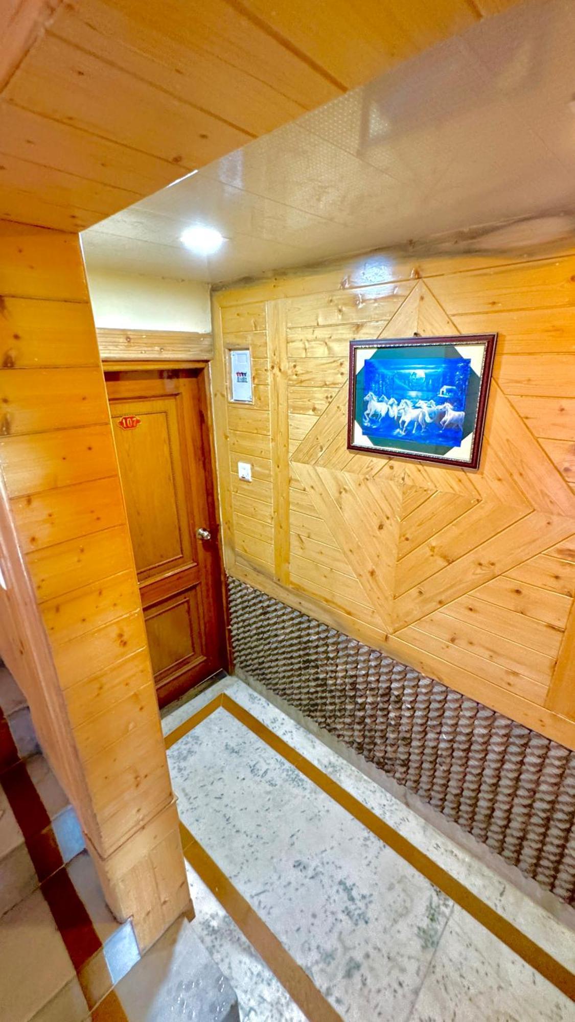 Hotel Apple Regency Simlá Kültér fotó