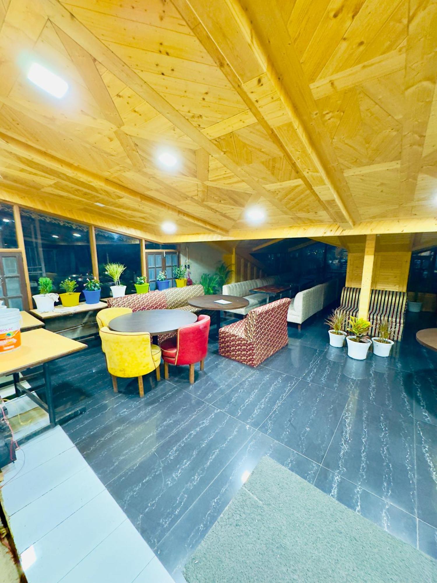 Hotel Apple Regency Simlá Kültér fotó
