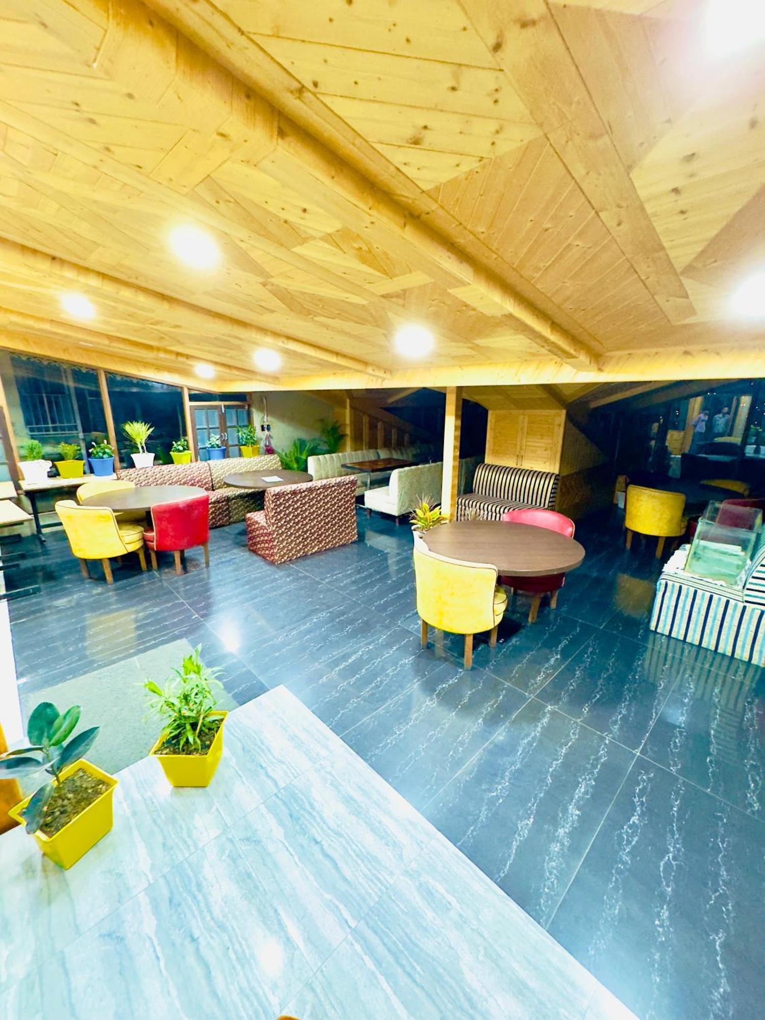 Hotel Apple Regency Simlá Kültér fotó