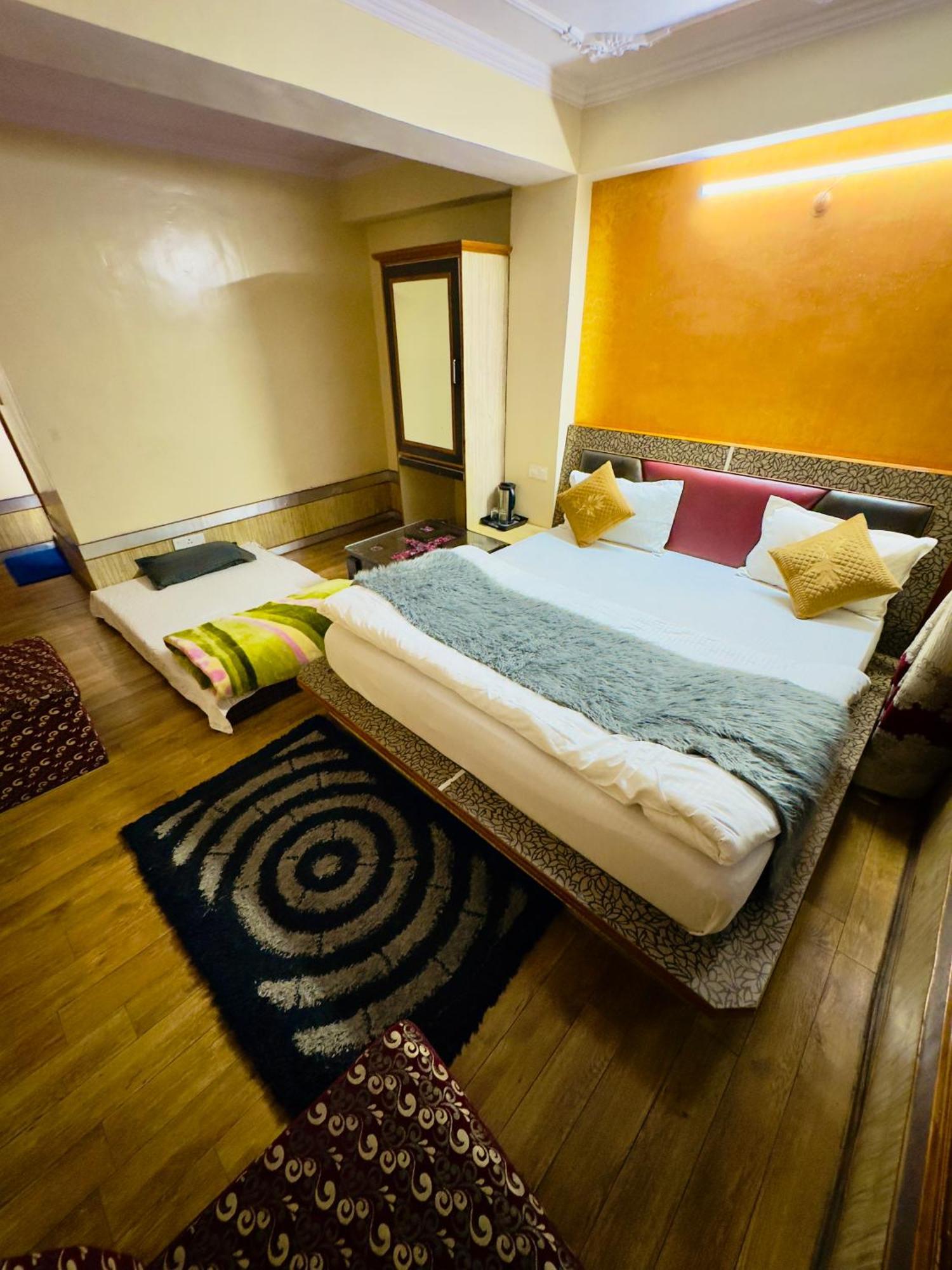 Hotel Apple Regency Simlá Kültér fotó